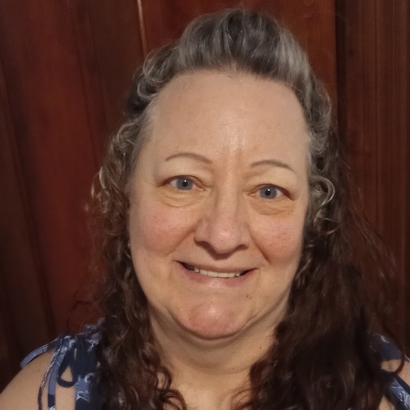 Meet your Posher, Denise - Picture 1 of 1